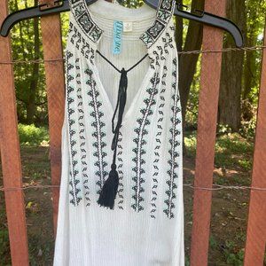 Sleeveless linen shirt